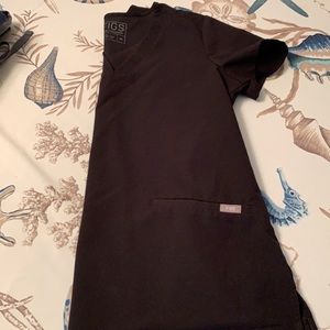 Figs 2 pocket scrub top!